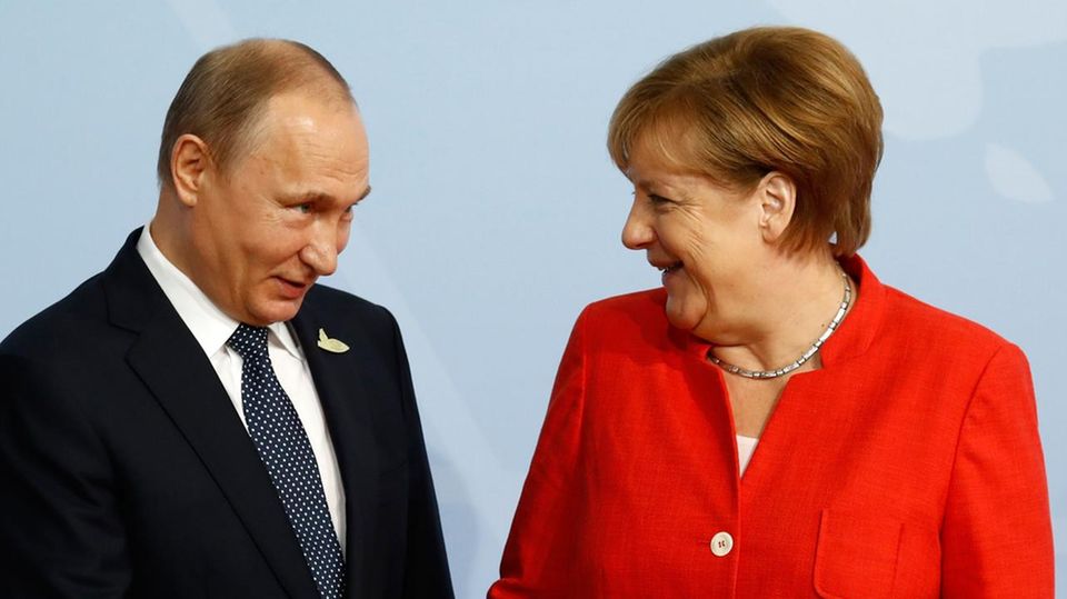 News des Tages: Wladimir Putin und Angela Merkel: Dieses Foto entstand im Juli vergangenen Jahres, als Merkel Gastgeberin des G20-Gipfels in Hamburg war Wladimir Putin und Angela Merkel: Dieses Foto entstand im Juli vergangenen Jahres, als Merkel Gastgeberin des G20-Gipfels in Hamburg war