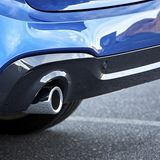 Auch die Vierzylinder-Motoren haben jetzt zwei Auspuffrohre