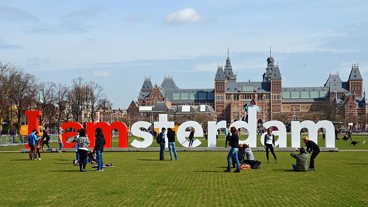 Eine der attraktivsten Städtereisenziele in Europa: Amsterdam verzeichnete 18 Millionen Touristen im Jahr 2017.