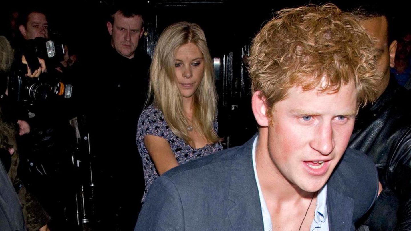 Harry vor dem Londoner Boujis-Club mit Ex-Freundin Chelsy