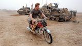 Prinz Harry auf dem Motorrad während seiner Zeit als Soldat in Afghanistan