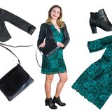 Sarah  Das wichtigste Accessoire beim Hochzeitsoutfit: die Tasche! Die muss klein genug sein, um schick zu wirken, aber groß genug, damit ein paar Flip-Flops reinpassen – falls am Ende des Abends die Füße von den High Heels schmerzen. Oder man nimmt sich gleich bequeme Ankle-Boots mit wie ich hier, damit schafft man es auch nach Mitternacht auf die Tanzfläche. Und beim Kleid gilt: bloß kein Gürtel oder enger Gummizug! Es muss ja schließlich Hochzeitstorte reinpassen.