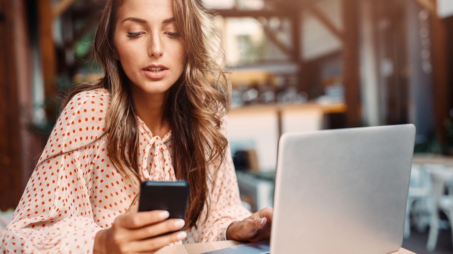 Smartphone Work Arbeit Whatsapp DSGVO