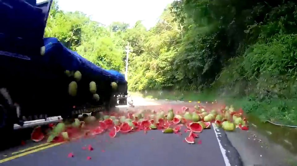 Tauberbischofsheim: "Ein furchbarer Unfall" - vier Tote und vier Schwerverletzte auf der A81 Tauberbischofsheim: "Ein furchbarer Unfall" - vier Tote und vier Schwerverletzte auf der A81