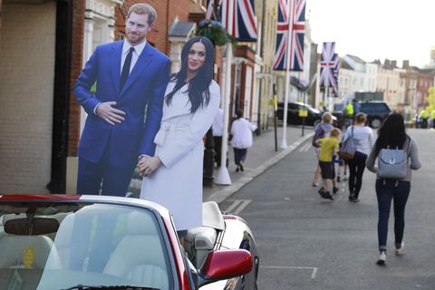Meghan Markle und Prinz Harry als Pappaufsteller