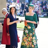 Lady Kitty Spencer (r.), eine Cousine von Prinz Harry wartet gemeinsam mit Violet von Westenholz, die Harry und Meghan miteinander verkuppelt haben soll