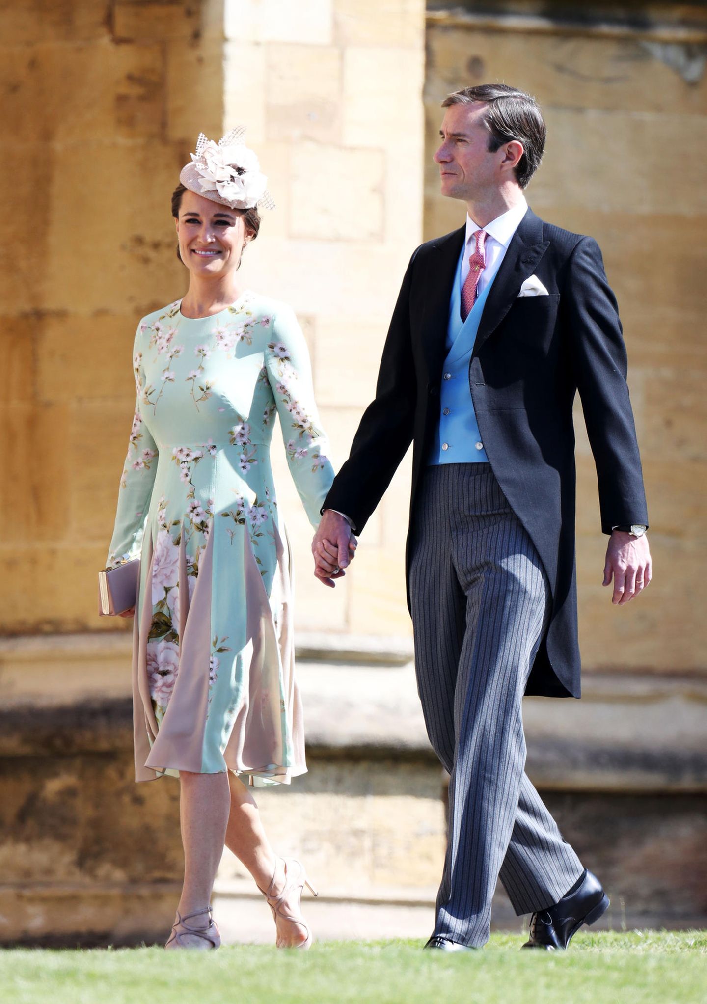 Die schwangere Pippa Middleton kommt Hand in Hand mit Ehemann James Matthews