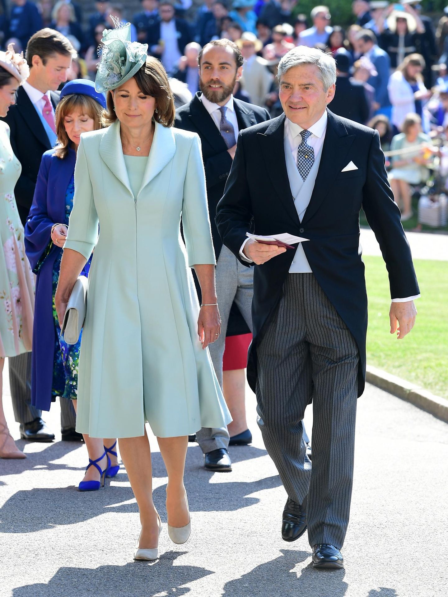 Carole und Michael Middleton, die Eltern von Pippa und Kate. Im Hintergrund ist ihr Sohn James Middleton zu sehen.