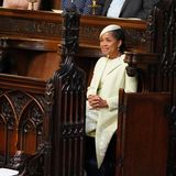 Meghans Mutter Doria Ragland saß in der zweiten Reihe und vergoss während der Zeremonie so manche Träne. Ihr Outfit stammt von US-Designer Oscar de la Renta.