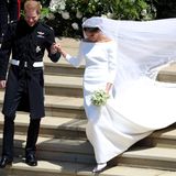 Harry und Meghan auf dem Weg aus der Kapelle