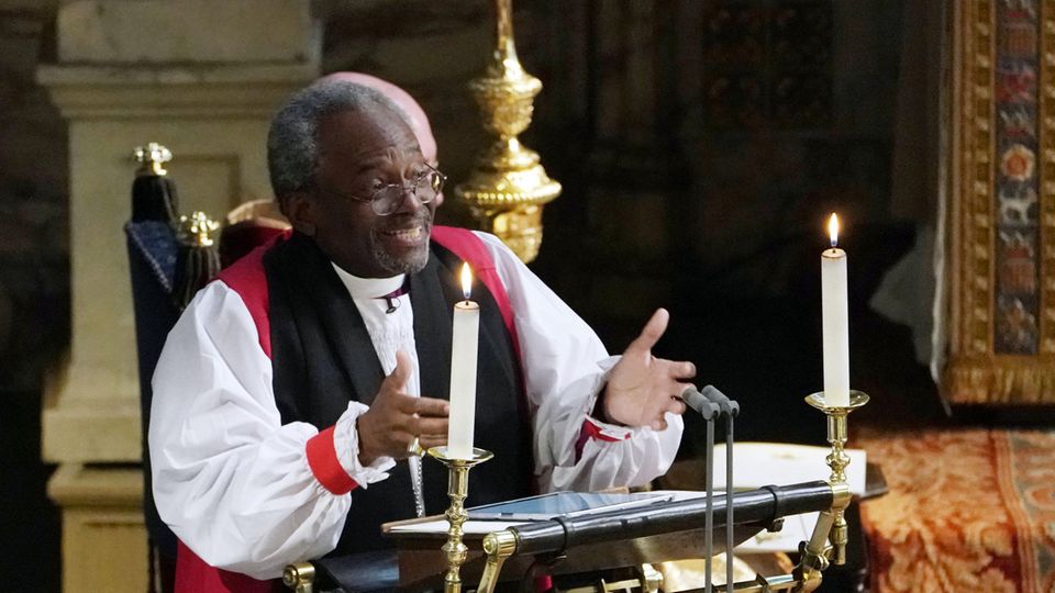 Michael Curry Bischof Hochzeit Prinz Harry Meghan Markle Bischof Michael Curry steht bei der Hochzeit von Prinz Harry und Meghan Markle auf der Kanzel und predigt
