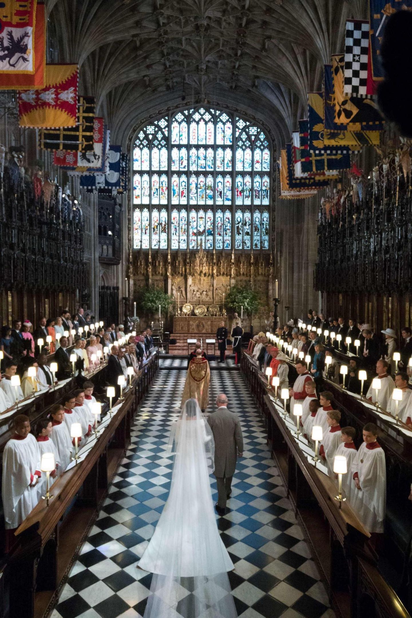 Prinz Charles begleitet Meghan Markle auf den letzten Metern zum Altar, nachdem ihr Vater krankheitsbedingt absagen musste