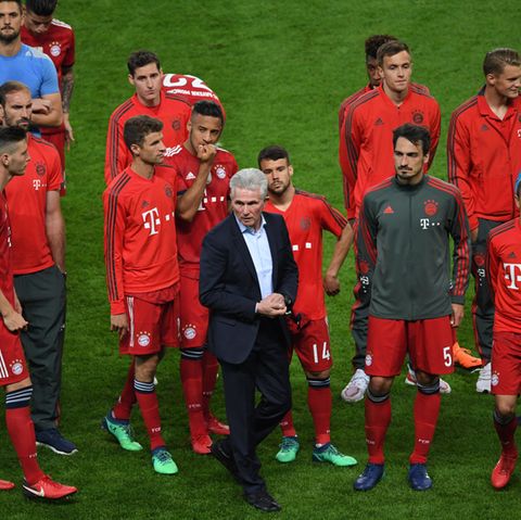 Die Spieler des FC Bayern München verschwanden nach ihrem Teil der Siegerehrung wortlos in der Kabine