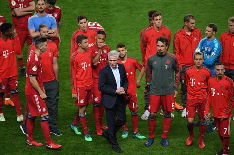 Die Spieler des FC Bayern München verschwanden nach ihrem Teil der Siegerehrung wortlos in der Kabine