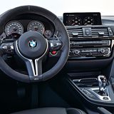 Das Sportlenkrad liegt gut in der Hand