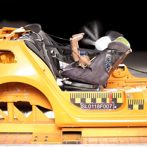 Autokindersitz mit Airbag: Der Maxi-Cosi Axissfix Air im Crashtest
