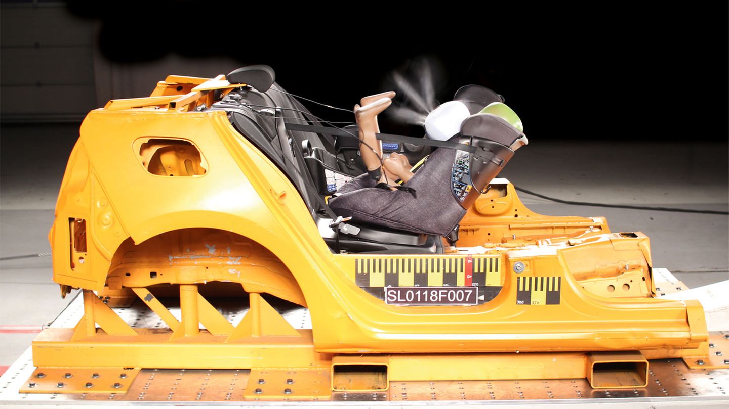 Autokindersitz mit Airbag: Der Maxi-Cosi Axissfix Air im Crashtest