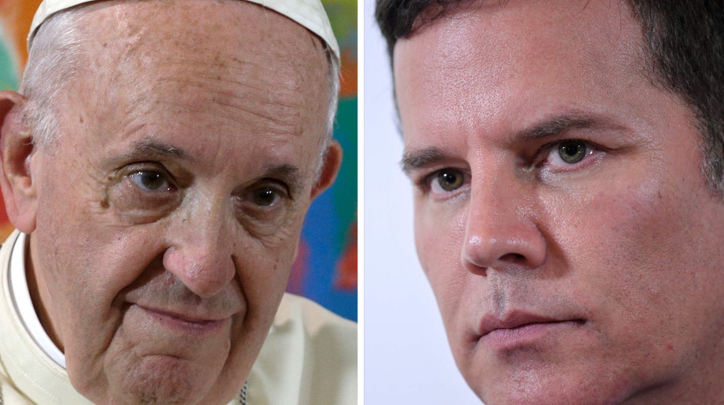 Papst Franziskus (l.) und Juan Carlos Cruz