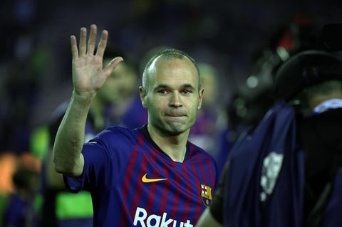 Andrés Iniesta winkt zum Abschied