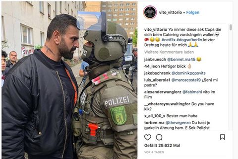 Instagram-Post von Vito Pirbazari: Ein aggressiver Mann starrt einem Polizisten in die Augen