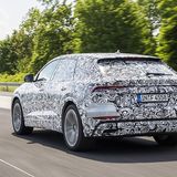 Beim Heck erkennt man die neue Audi Lichtgrafik