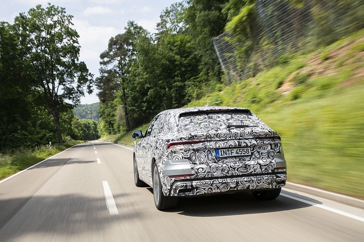 Selbst im Dynamik-Fahrmodus ist der Audi Q8 noch einigermaßen komfortabel