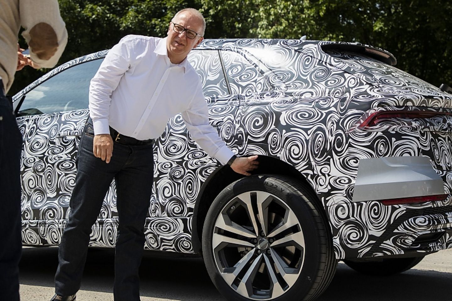 Audi Q8 Projektleiter Werner Kummer erklärt die verschiedenen Niveaus des Fahrwerks