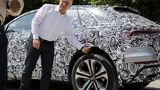 Audi Q8 Projektleiter Werner Kummer erklärt die verschiedenen Niveaus des Fahrwerks