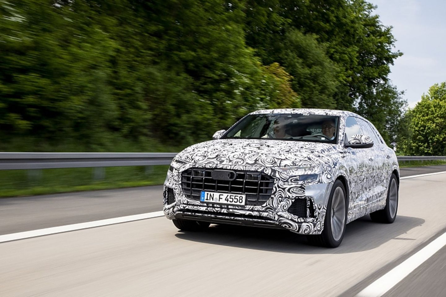 Der Audi Q8 hat eine Alu-Fünflenker Hinterachse