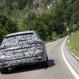 Sind Luftfedern verbaut, kann die Karosserie um neun Zentimeter tiefer gelegt werden