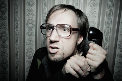 Mann mit Telefon in der Hand