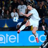 Zlatan Ibrahimovic, LA Galaxy  "Zladdi" Ibrahimovic ist nach der EM 2016 aus der Nationalmannschaft Schwedens zurückgetreten. Im März bekundete er wieder Interesse. Wahrscheinlich wollte er noch einmal eine WM spielen auf seine alten Tage. Aber Nationaltrainer Janne Andersson hatte keine Verwendung mehr für den alternden Star. Zuletzt war Ibrahimovic 2006 in Deutschland mit von der Partie.