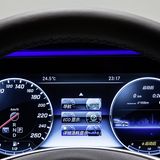 Mercedes E 300 L Chinaversion - es gibt zwei 12,3-Zoll-Bildschirme