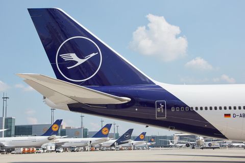 Eine Boeing 747-400 der Lufthansa mit neuer Bemalung.