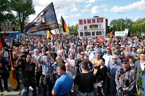 Teilnehmer einer AfD-Kundgebung im April in Zwickau
