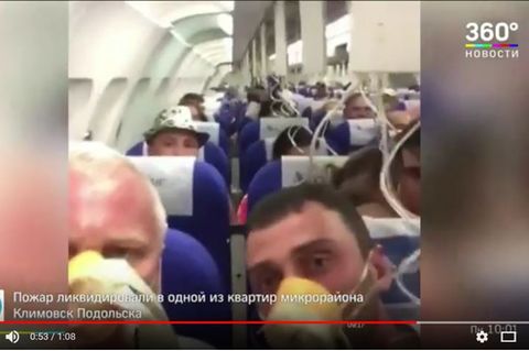 Passagiere des Onur-Air-Flugs filmen das Geschehen an Bord während der Notlandung in Wolgograd