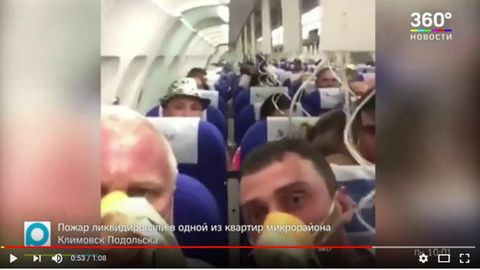 Passagiere des Onur-Air-Flugs filmen das Geschehen an Bord während der Notlandung in Wolgograd