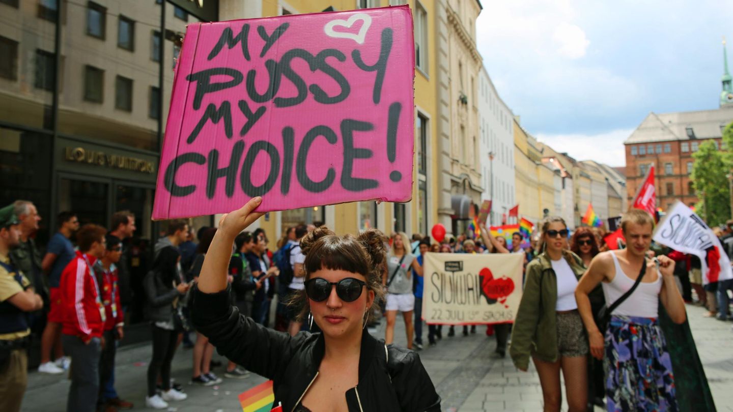 Seit Jahren protestieren Frauen unter dem Titel "Slut Walk" für ihr Recht auf sexuelle Selbstbestimmung, wie hier in München