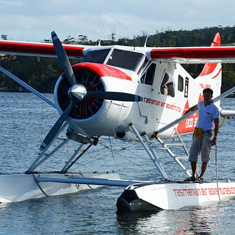 Follow Me: Im fliegenden Oldtimer über Tasmanien