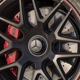 Beim Bremsen spürt man das Gewicht des Fahrzeugs