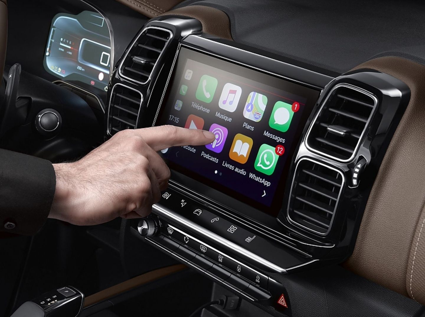 Das Smartphone kann im Infotainment eingebunden werden