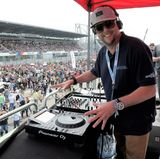 DJ- Smudo von den Fantastischen Vier legt vor dem Start lautstark auf