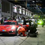 Nachts in der Boxengasse