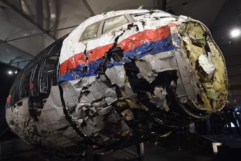 MH17: ein Wrackteil des über der Ukraine abgeschossenen Flugzeugs