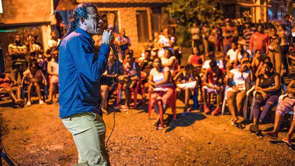 Kolumbien: Ancízar García unterschlägt im Wahlkampf seine Vergangenheit nicht, als sein Kampfname Pedro Baracutado lautete Ancízar García unterschlägt im Wahlkampf seine Vergangenheit nicht, als sein Kampfname Pedro Baracutado lautete