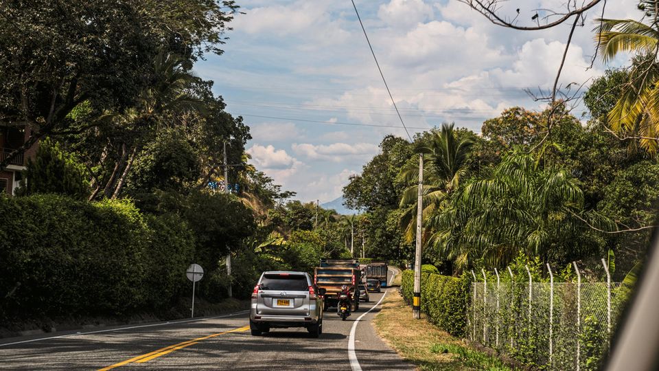 Kolumbien: In schusssicheren Limousinen reisen die FARC-Politiker durchs Land. Rechte Paramilitärs trachten nach ihrem Leben In schusssicheren Limousinen reisen die FARC-Politiker durchs Land. Rechte Paramilitärs trachten nach ihrem Leben