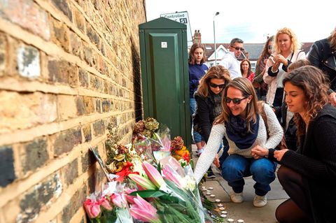 Am Haus ihres Todes wurden Blumen für Sophie Lionnet  abgelegt.