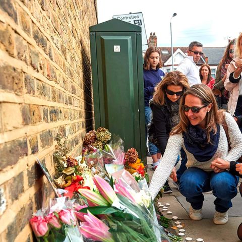 Am Haus ihres Todes wurden Blumen für Sophie Lionnet  abgelegt.