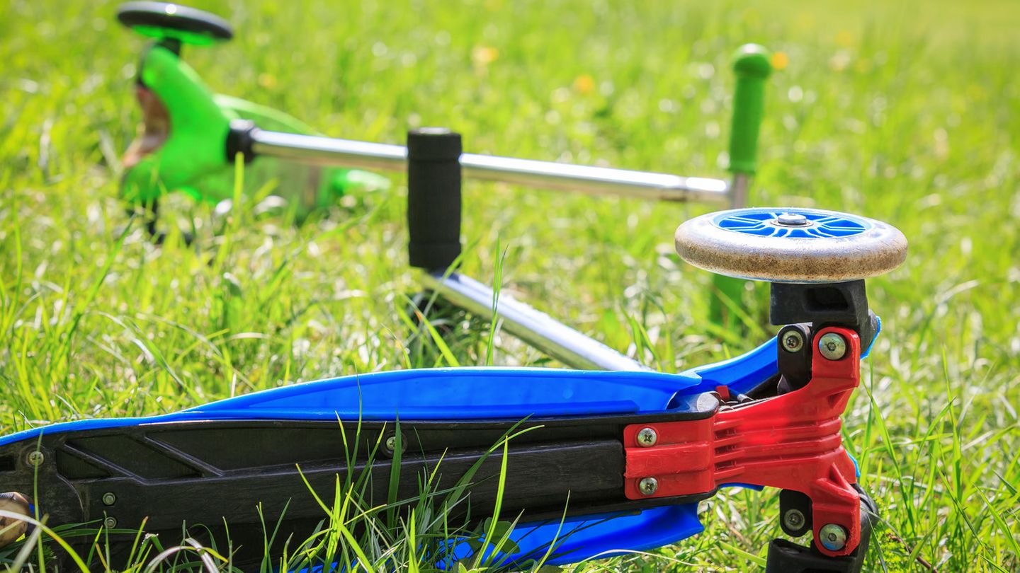 Der 7-Jährige schlug den Täter mit seinen Roller-Schlägen in die Flucht (Symbolbild)