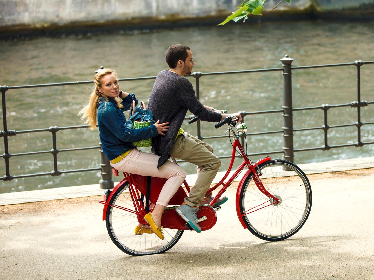 fahrradschloss testsieger FoldyLock Mini Faltschloss mit Schlüssel - Patentiertes mit Halterung für hohe Sicherheit - Starkes und Leichtes Fahrrad Schloss für City Bikes und e Scooter - 75 cm Category:E Bike Trekking_B&M Toplight 2 C  LED Wie lange ist Kuchen Size:20*4''